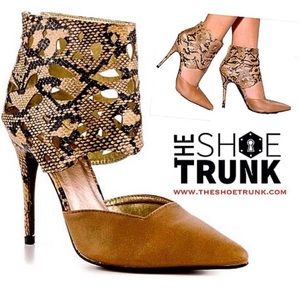 Stiletto Snakeskin Heel Booties. BRAND NEW! Never worn. 👜